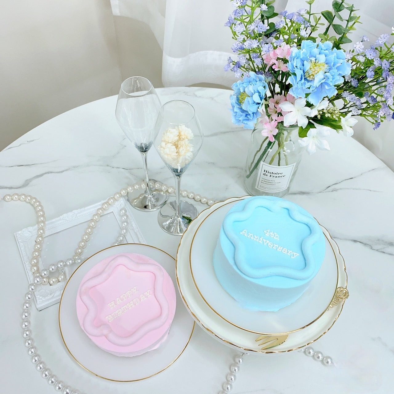 優しい色味のシンプルセンイルケーキ