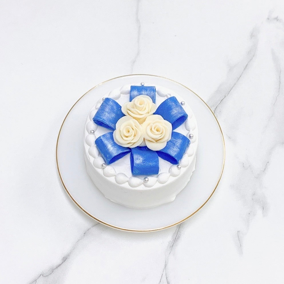 キラキラリボンと白薔薇センイルケーキ