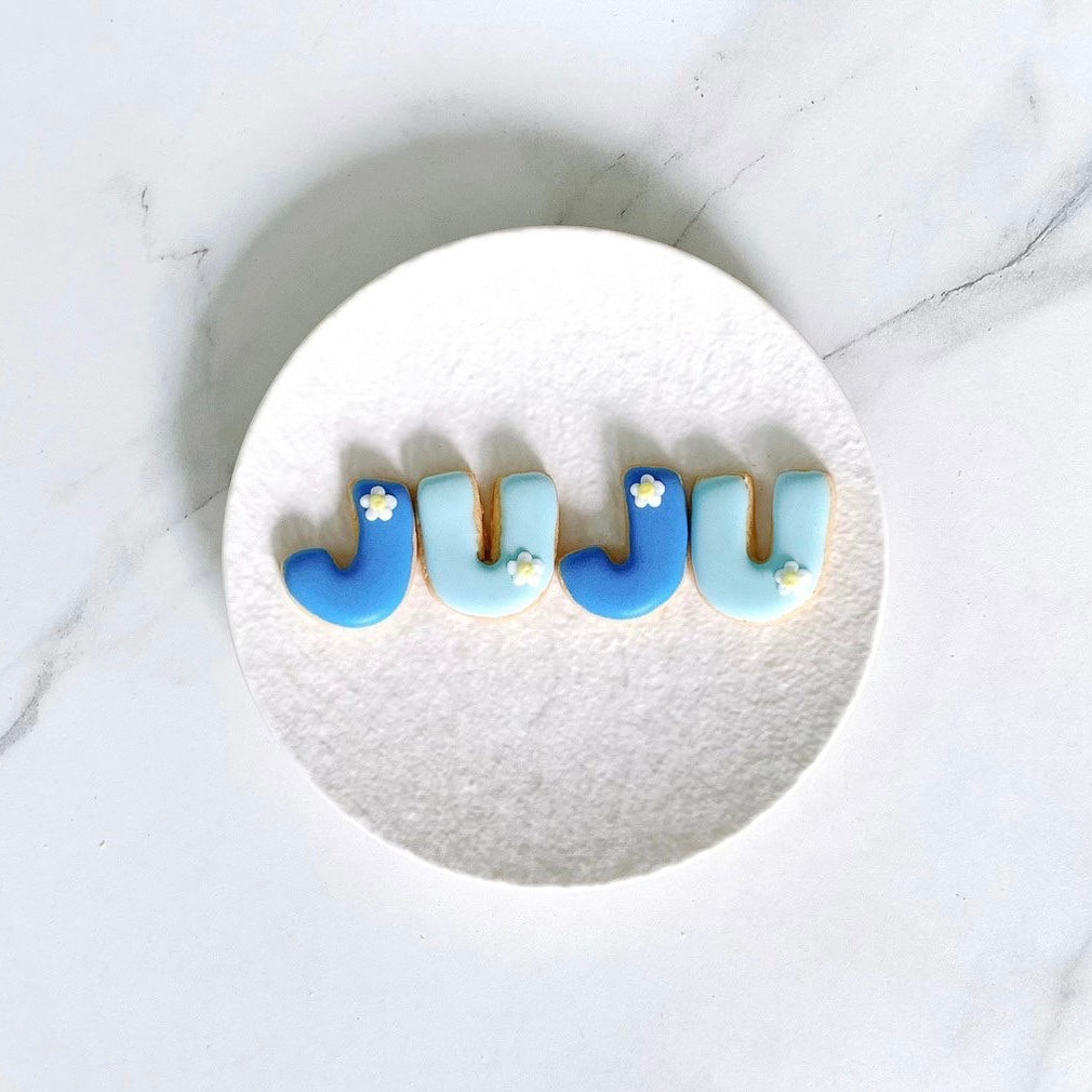 お花のワンポイント✲ アルファベットクッキー