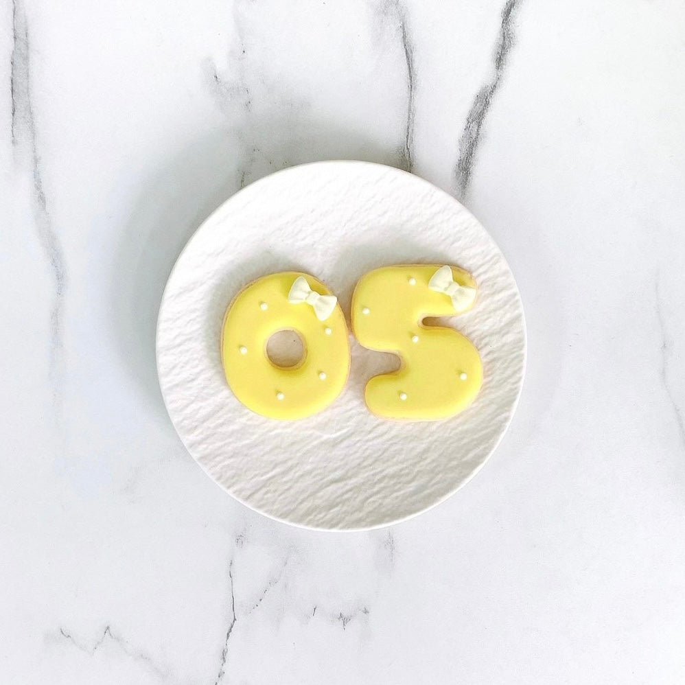 リボン付きドット数字クッキー