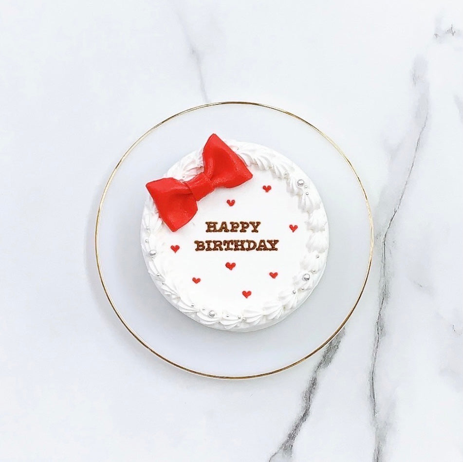 リボン付きハートドットデザインケーキ