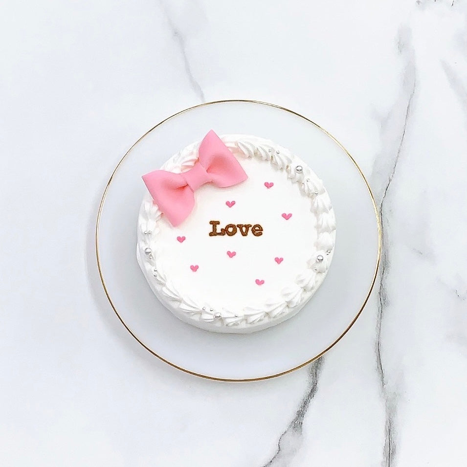 リボン付きハートドットデザインケーキ