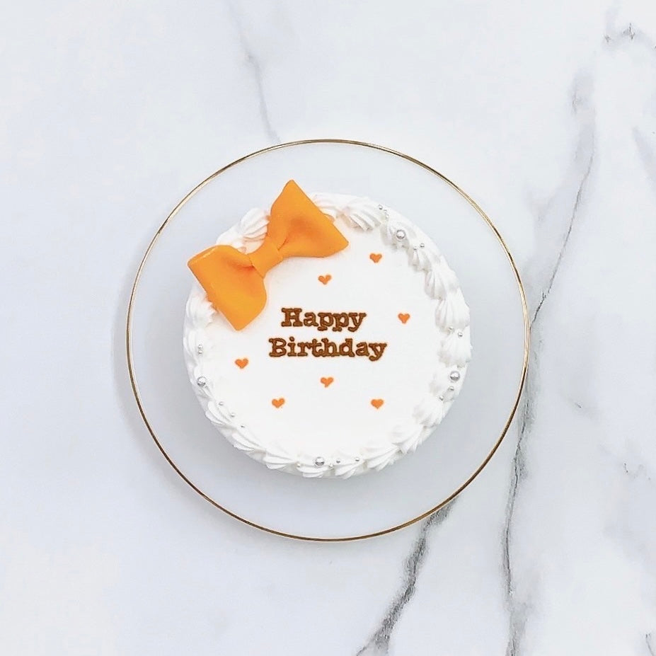 リボン付きハートドットデザインケーキ