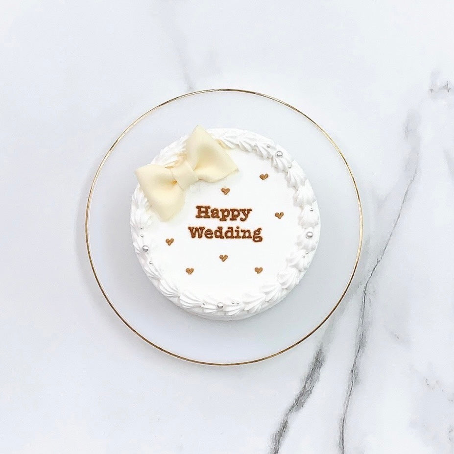 リボン付きハートドットデザインケーキ