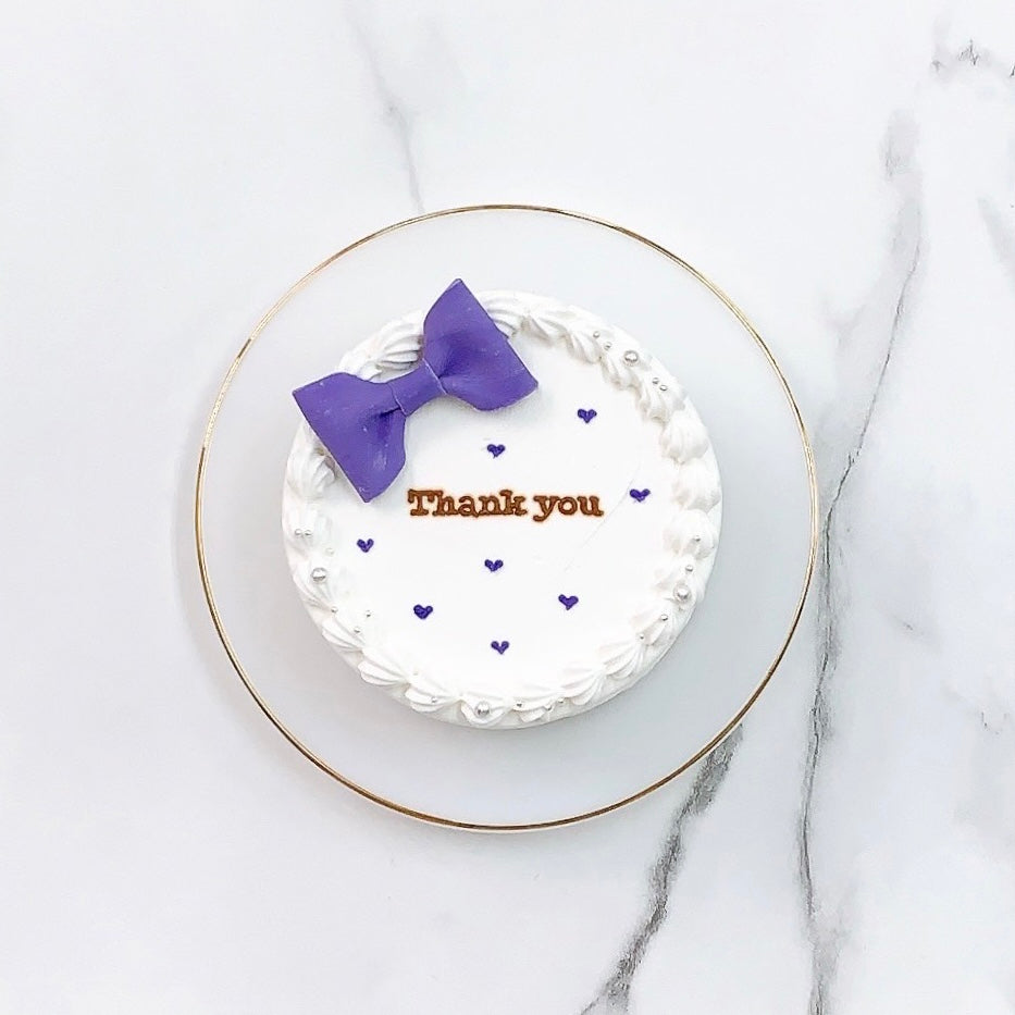 リボン付きハートドットデザインケーキ