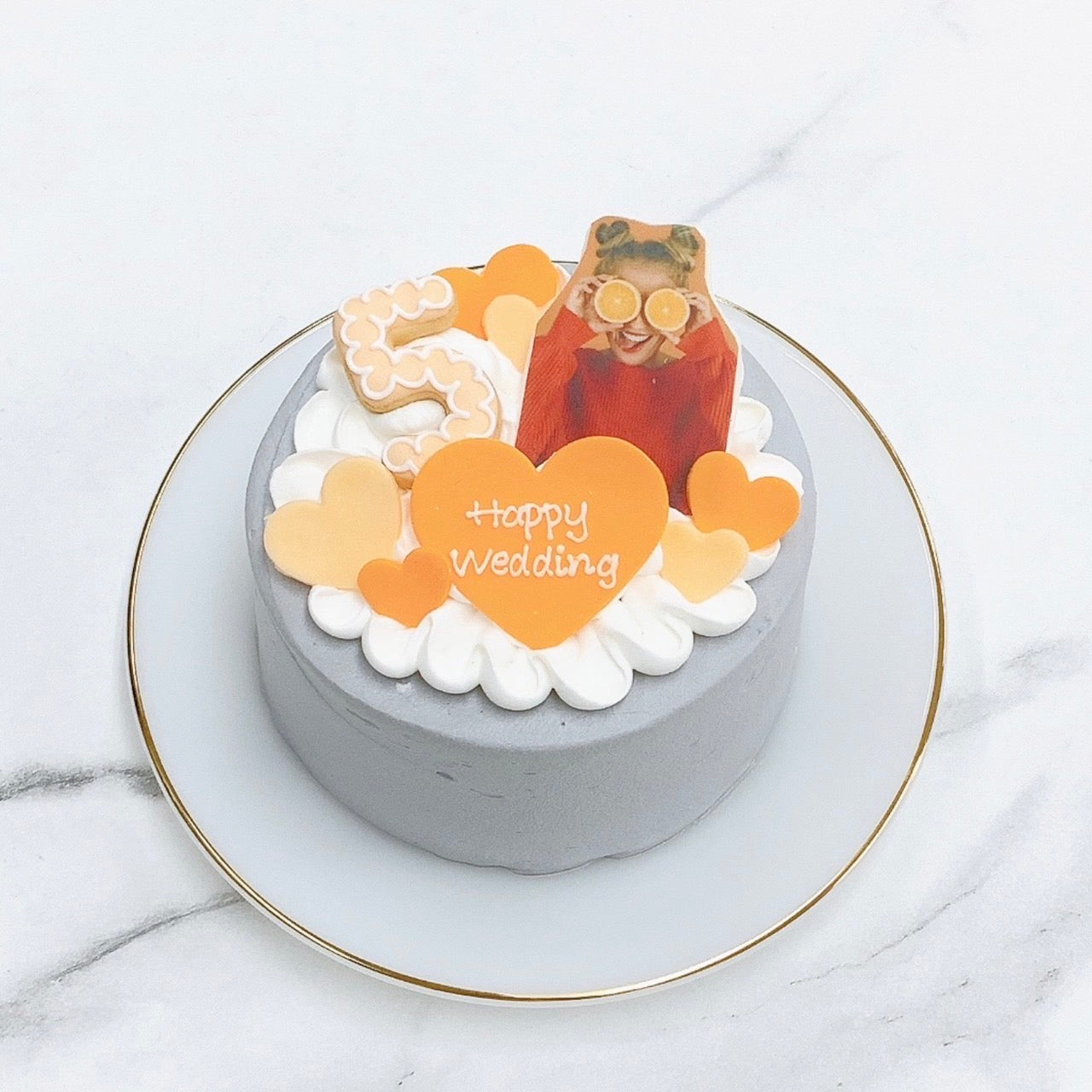 ハートトッピング写真ケーキ（グレーベース）