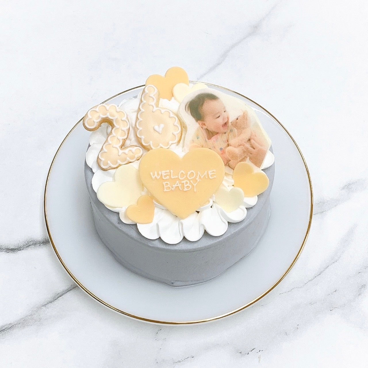 ハートトッピング写真ケーキ（グレーベース）