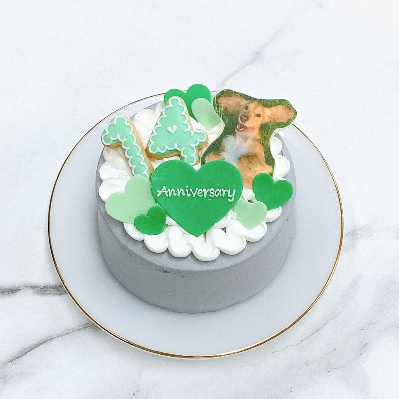 ハートトッピング写真ケーキ（グレーベース）