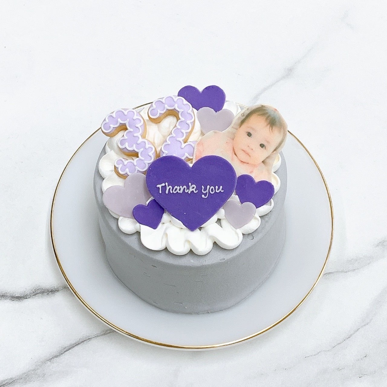 ハートトッピング写真ケーキ（グレーベース）