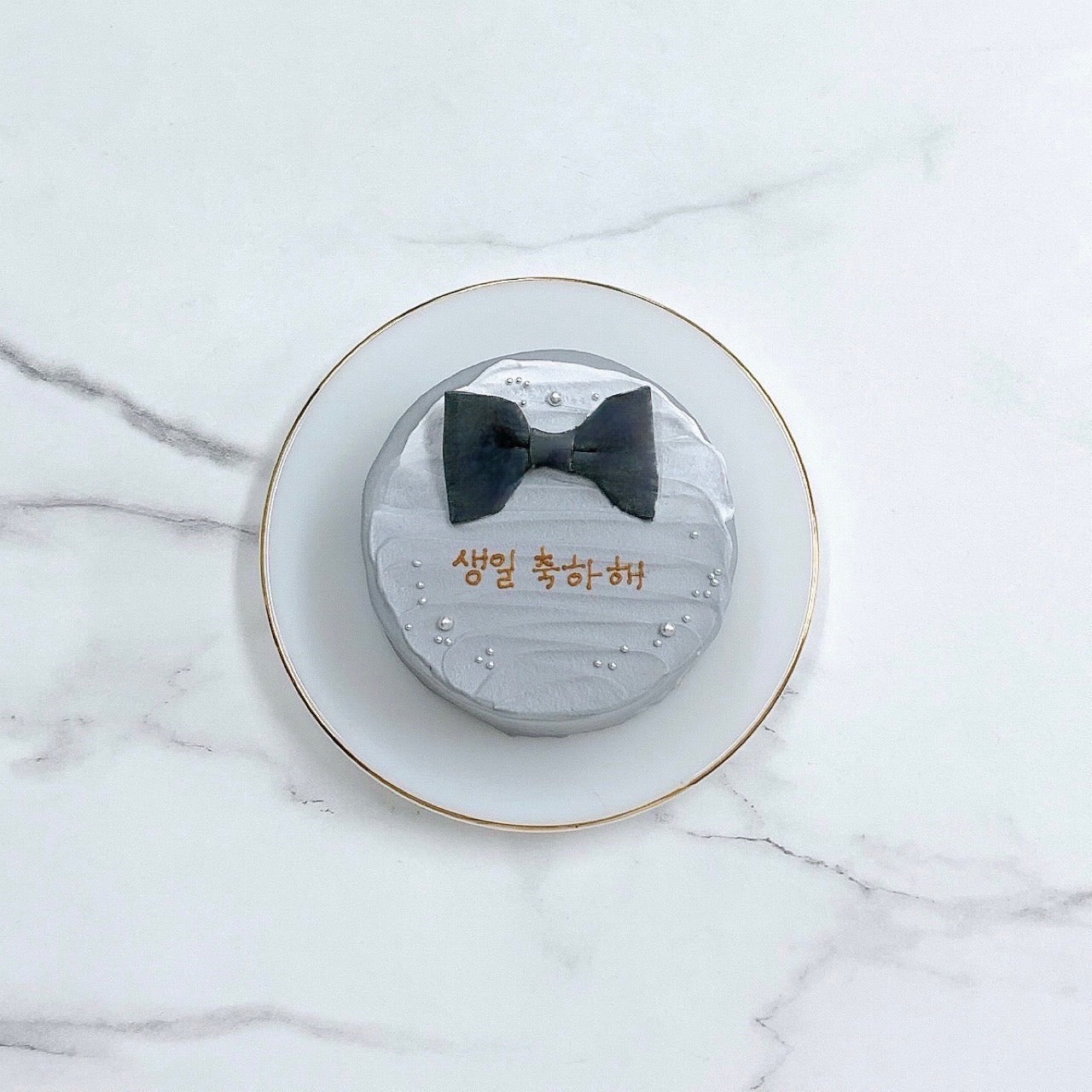 リボン付きセンイルケーキ