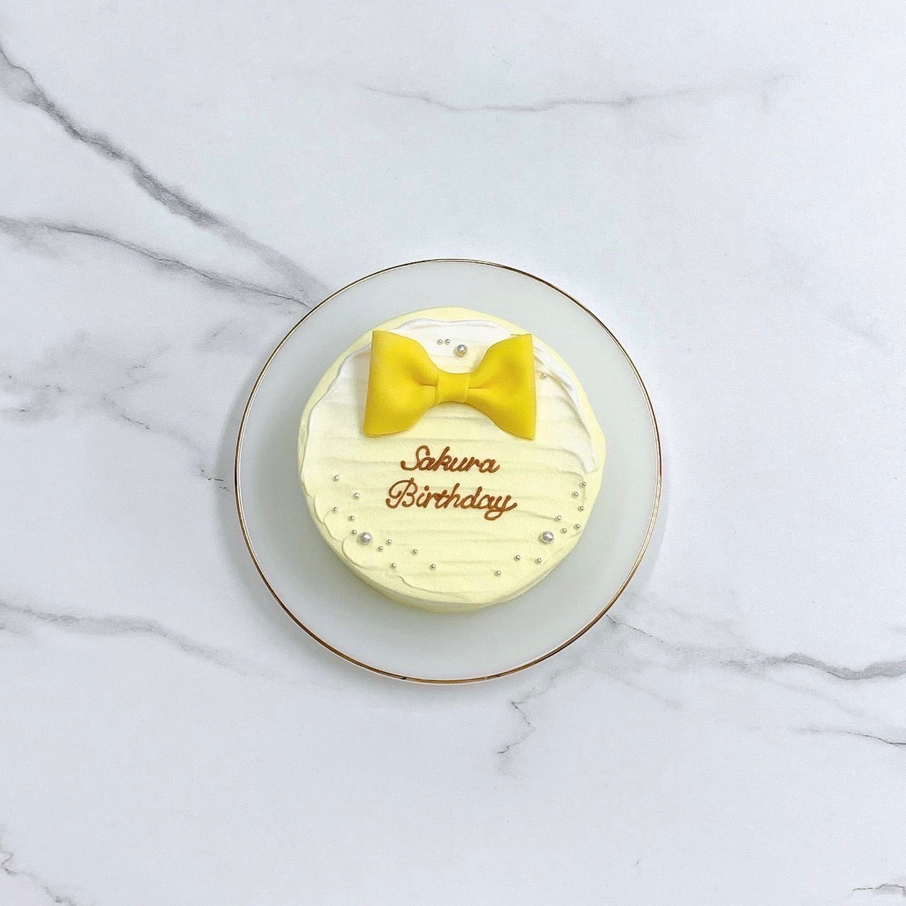 リボン付きセンイルケーキ