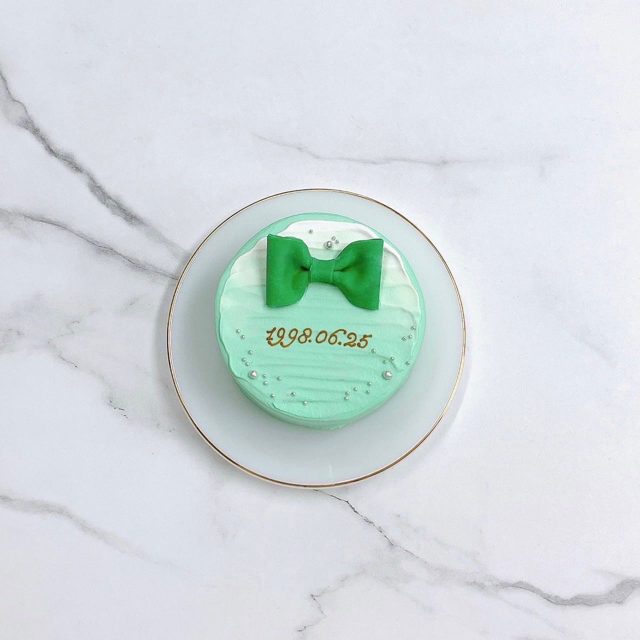 リボン付きセンイルケーキ