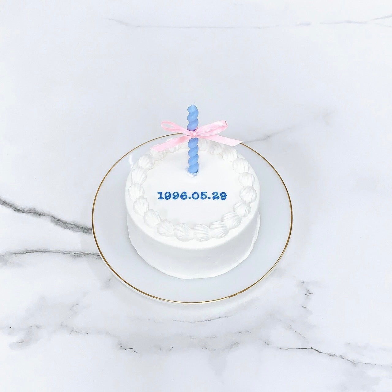 リボンキャンドル付きセンイルケーキ