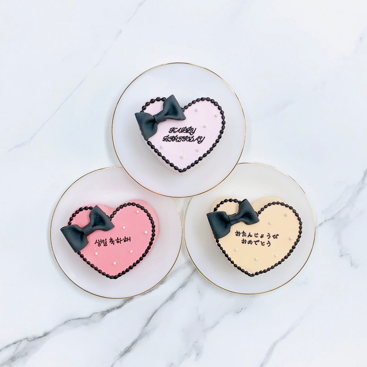 ハート型黒リボンセンイルケーキ