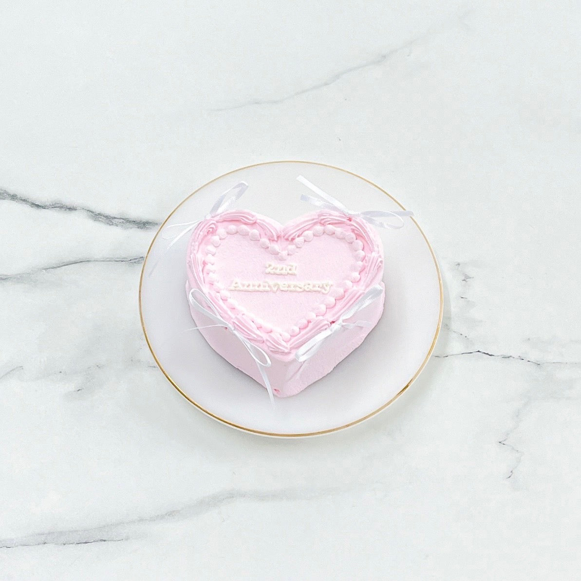 白リボンハート型センイルケーキ