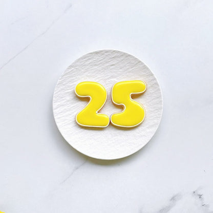 線囲みシンプル数字アイシングクッキー