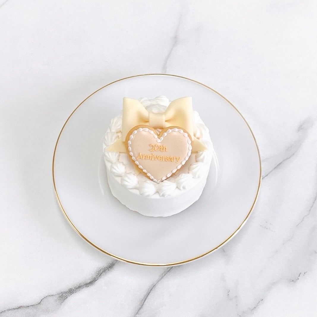 ハートプレートクッキー付きパステルリボンケーキ