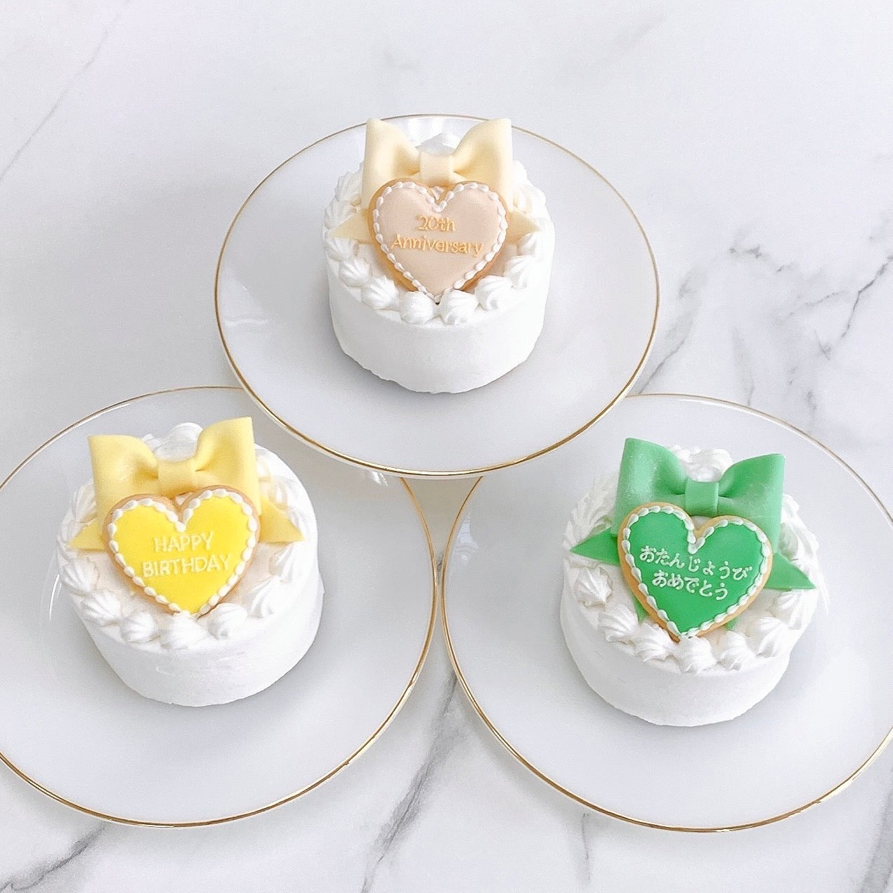 ハートプレートクッキー付きパステルリボンケーキ