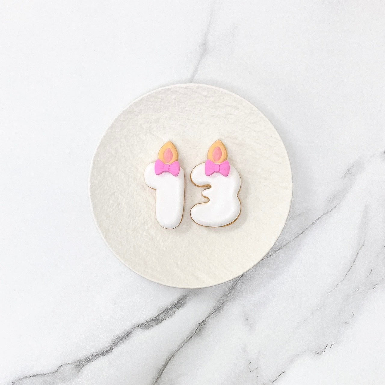 リボン付きキャンドルナンバーアイシングクッキー