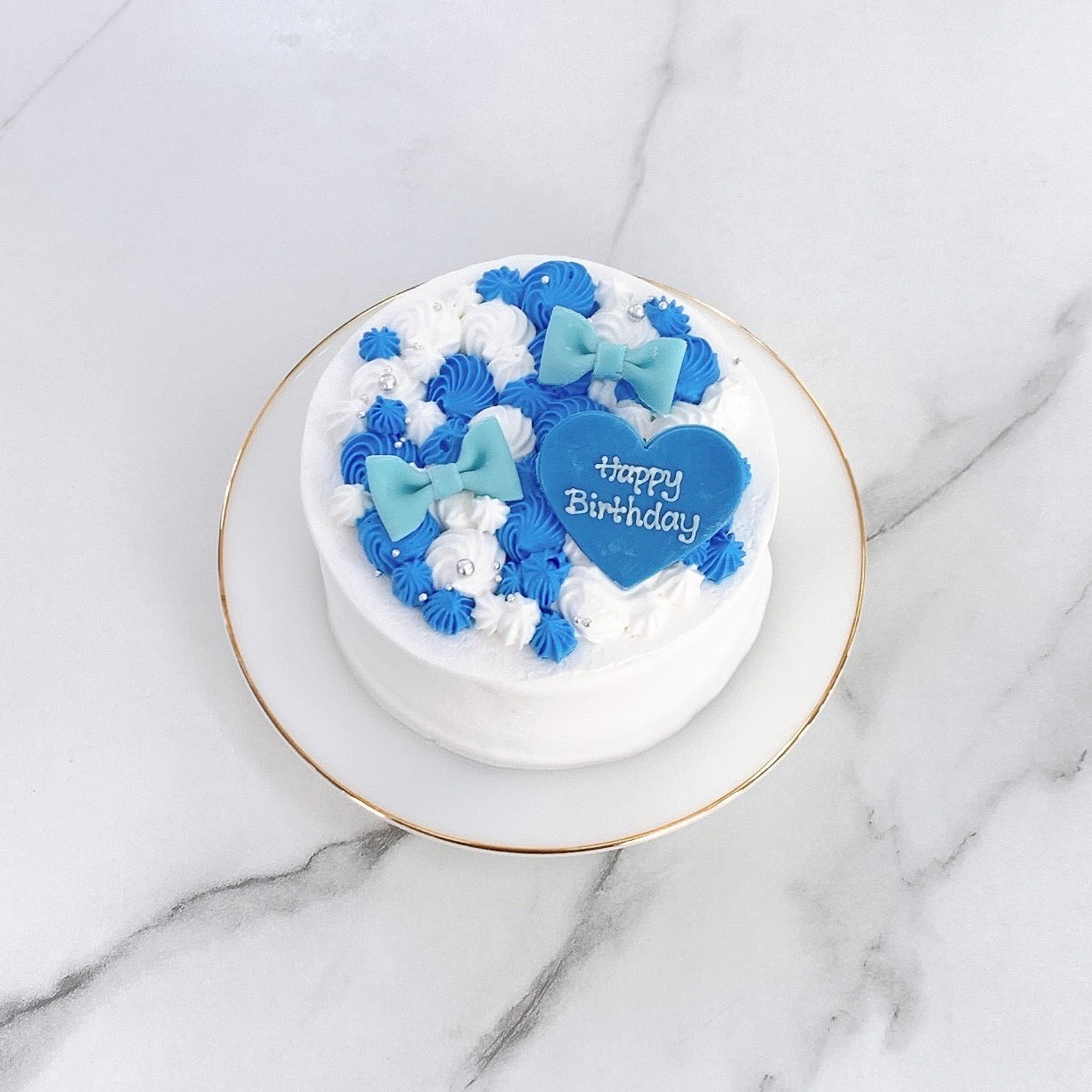 ハートチョコプレート付き リボントッピングケーキ