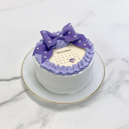 丸型カレンダー ハートドット柄リボンケーキ